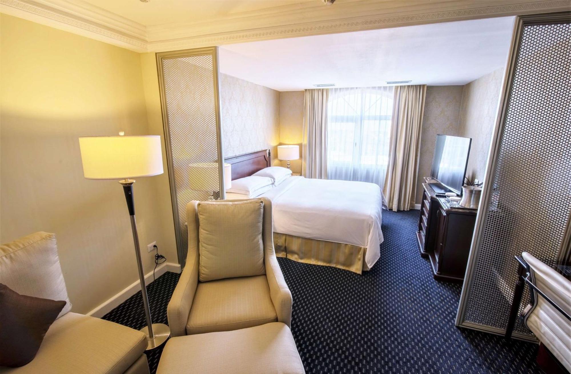 Junior King Suite with Seating Area